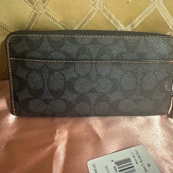 Coach large continental zippered wallet new with tags, Rexy design - Picture 3 of 8
